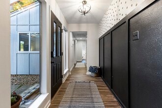 Building Photo - 623 Hickory Ridge Dr