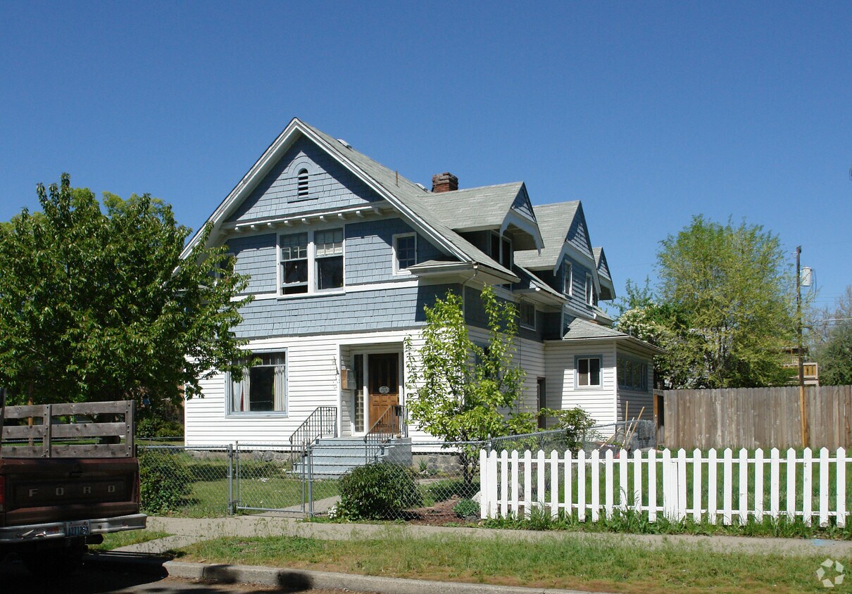 Primary Photo - 1128 W Augusta Ave