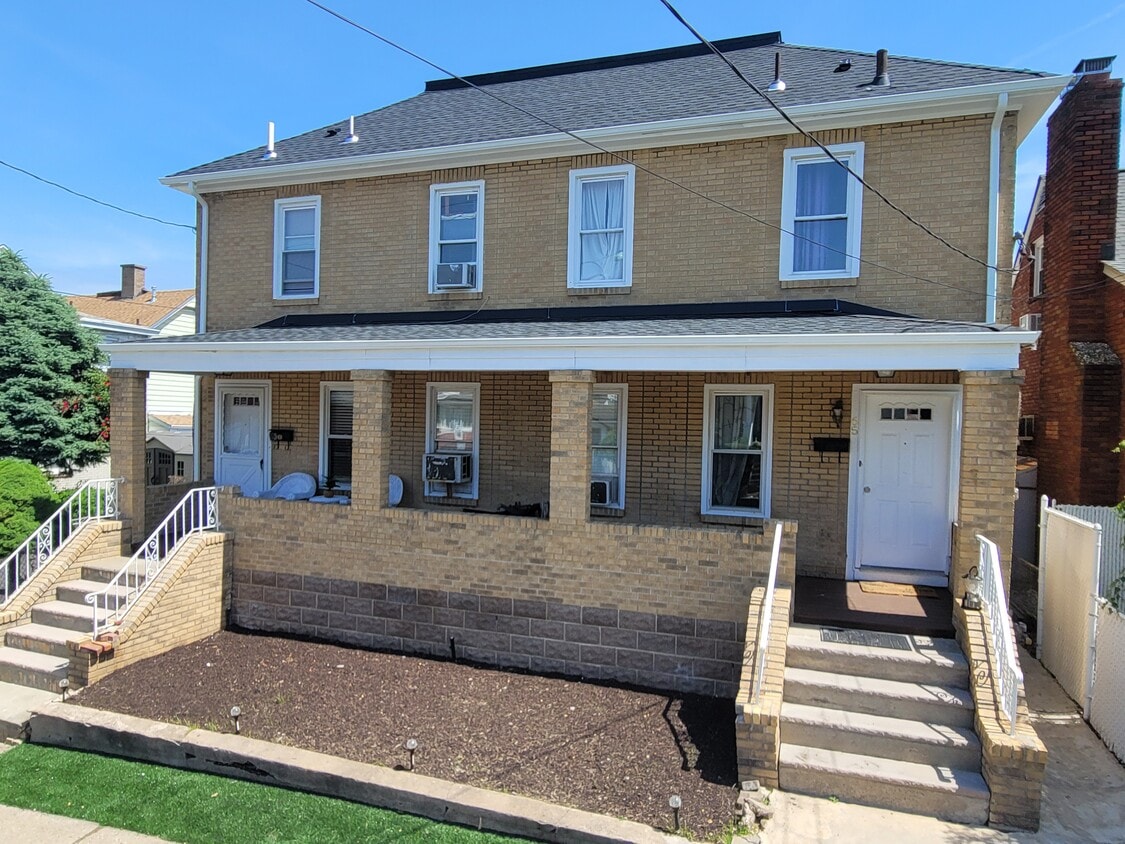 Duplex style /townshouse style - 63 James St