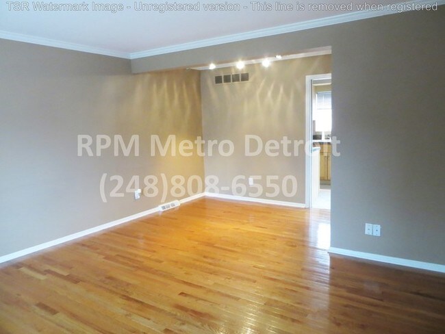 Building Photo - ROYAL OAK/ End Unit Condo!!!!