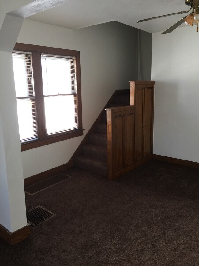 Foto del edificio - 304 Oakdale Rd