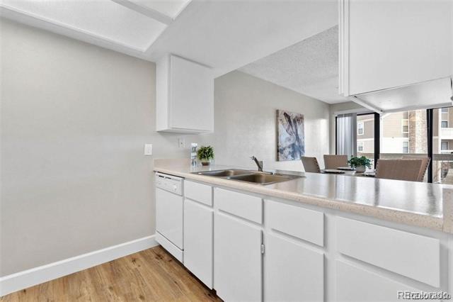 Foto del edificio - 4896 S Dudley St