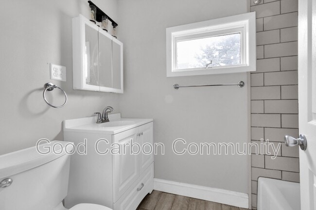 Building Photo - 84 Crane St