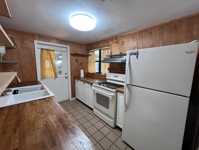 Foto del edificio - 3812 SW 15th St