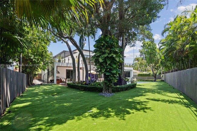 Foto del edificio - 58 Bay Heights Dr