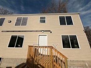 Building Photo - 117-121 S Byers Ave