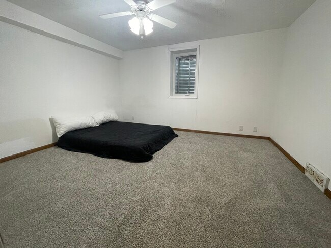 Foto del edificio - 5832 Ell Ct