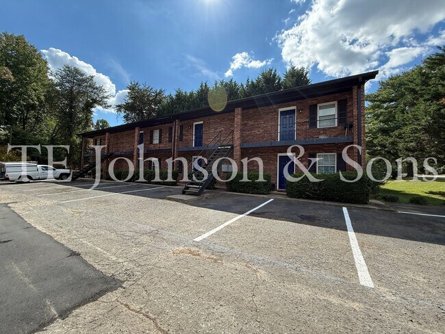 Foto del edificio - Cozy 1-Bedroom with Water Included