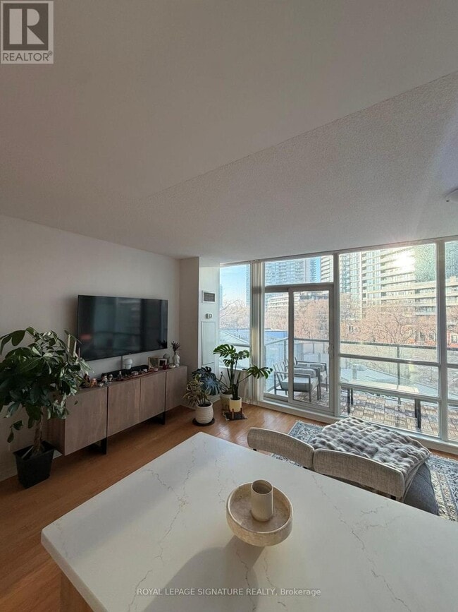 Building Photo - 2230 Lake Shore Blvd W