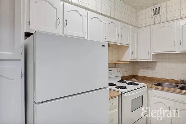Building Photo - 217 E 60th St
