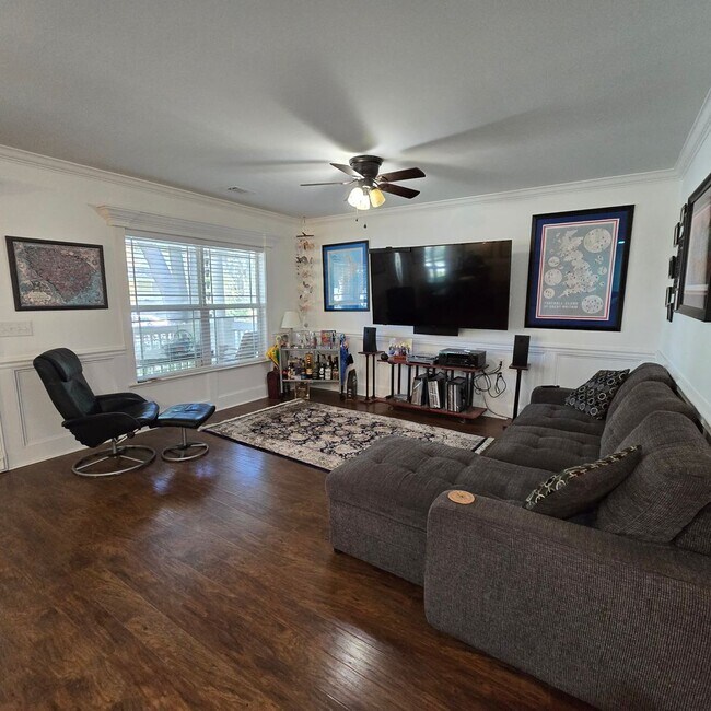 Building Photo - Move-in Ready July 16th