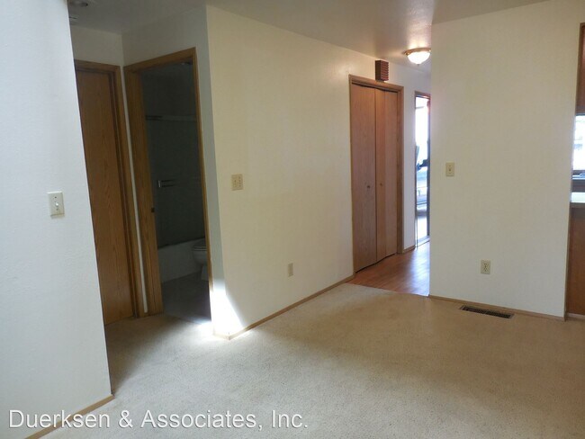 3 Br 2 Bath House 876 Sw Maple Tree House For Rent In Corvallis Or Apartments Com