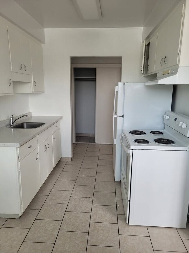 Building Photo - For Rent: Bright & Spacious 2-Bedroom Apartment – Available Immediately!