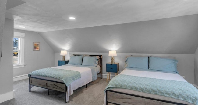 Building Photo - 1011 19th Ave