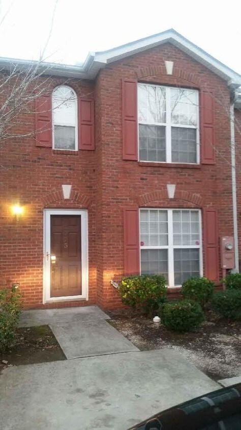 Foto principal - 3 Bedroom Town Home, Total Electric