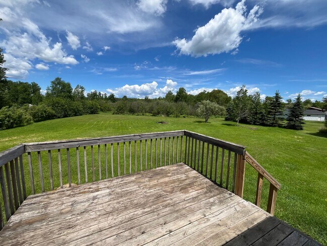 Foto del edificio - Two Bedroom Single Family Home on 3 Acres!