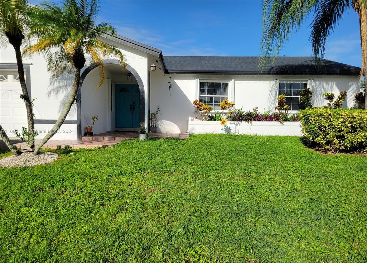 Foto principal - 26040 SW 130th Pl