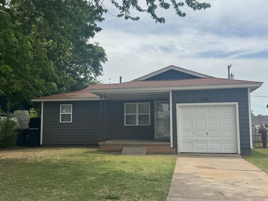 New paint, 3 bed 1 bath 1 car in SE Okc! - New paint, 3 bed 1 bath 1 car in SE Okc!