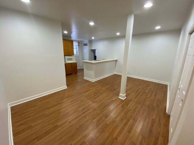 Building Photo - 6 National St