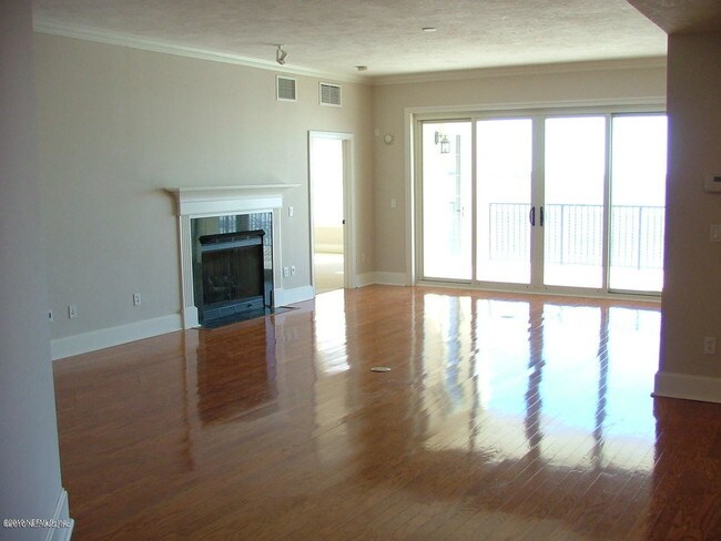 Foto del edificio - 2358 Riverside Ave Rd