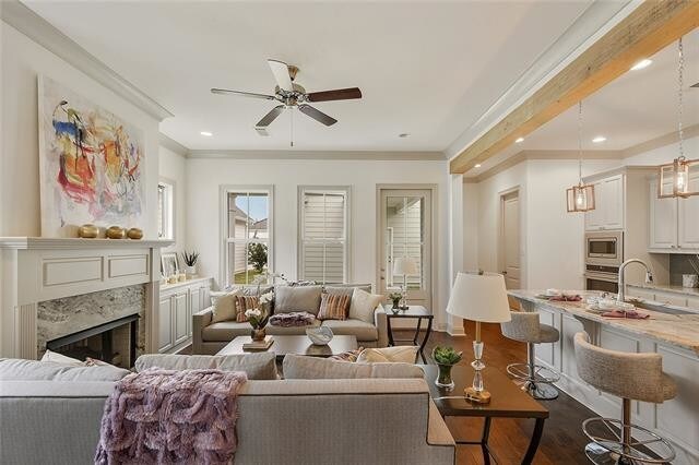 Foto del edificio - 576 Bocage Ct S