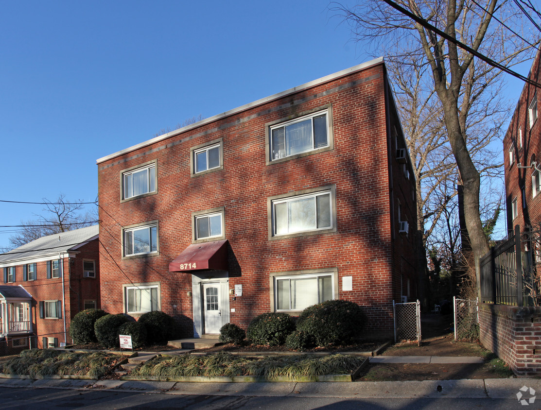 Foto principal - 8714 Bradford Rd