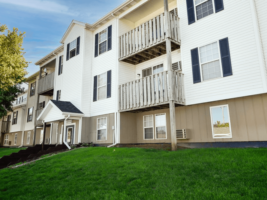 Come Take a Tour of Our Beautiful Property - Crown Pointe Apartments