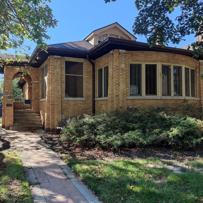 Building Photo - 4520 N Virginia Ave