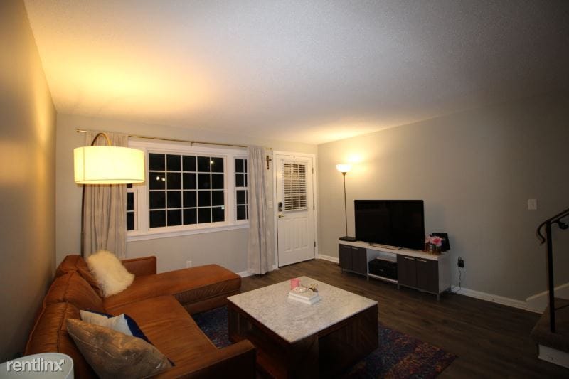 Primary Photo - 2 br, 1.5 bath Townhome - 275 Grotto Ave