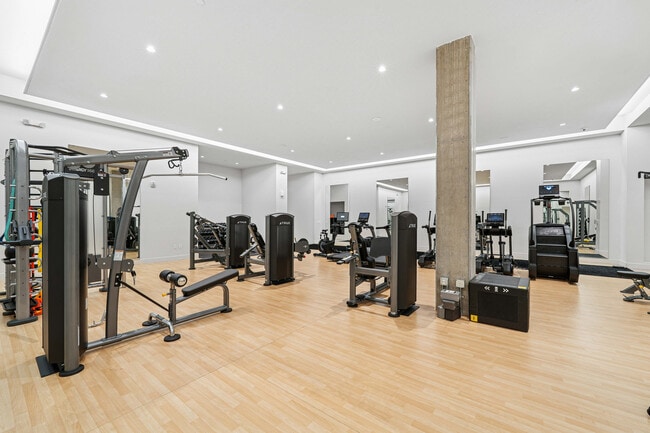 Alcanza tus objetivos en nuestro gimnasio totalmente equipado - The Rise Walnut Creek