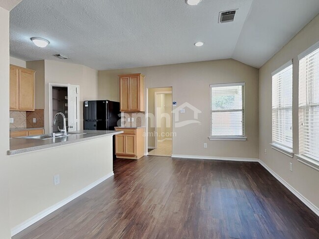 Foto del edificio - 9215 Birch Springs Dr