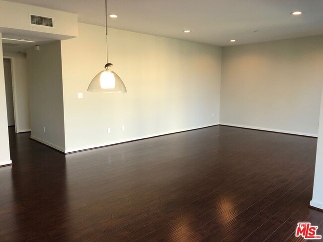Building Photo - 1545 S Bentley Ave