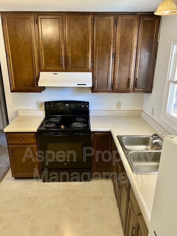 Foto del edificio - 2216 Piper Pl