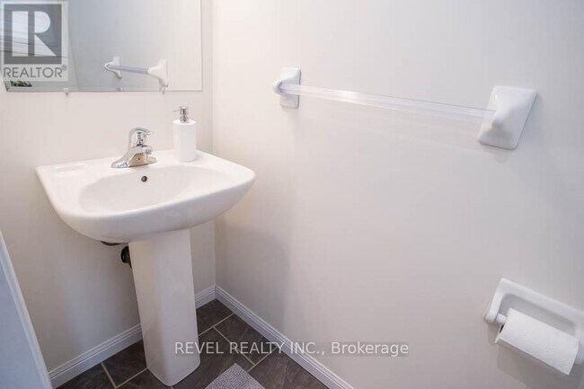 Photo du bâtiment - 21 Diana Ave