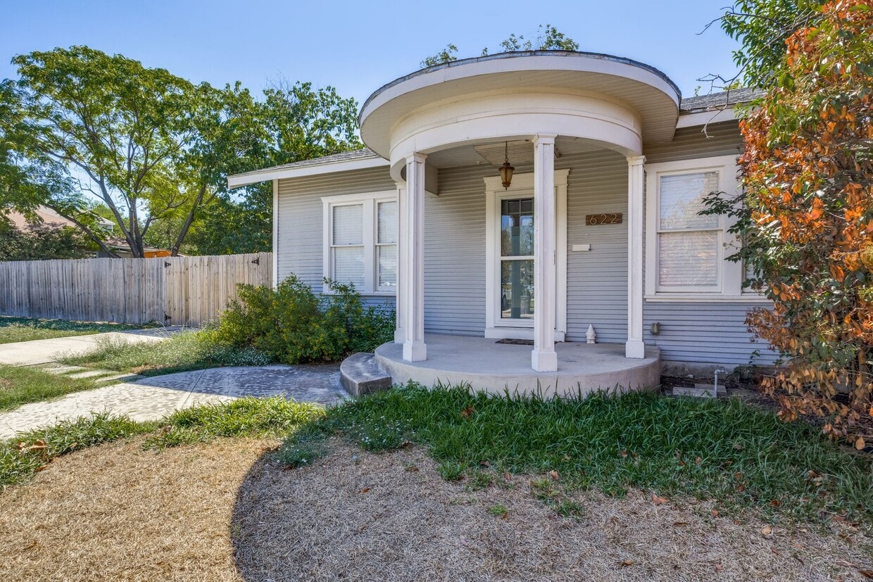 Primary Photo - CHARMING 2-BEDROOM IN BEACON HILL