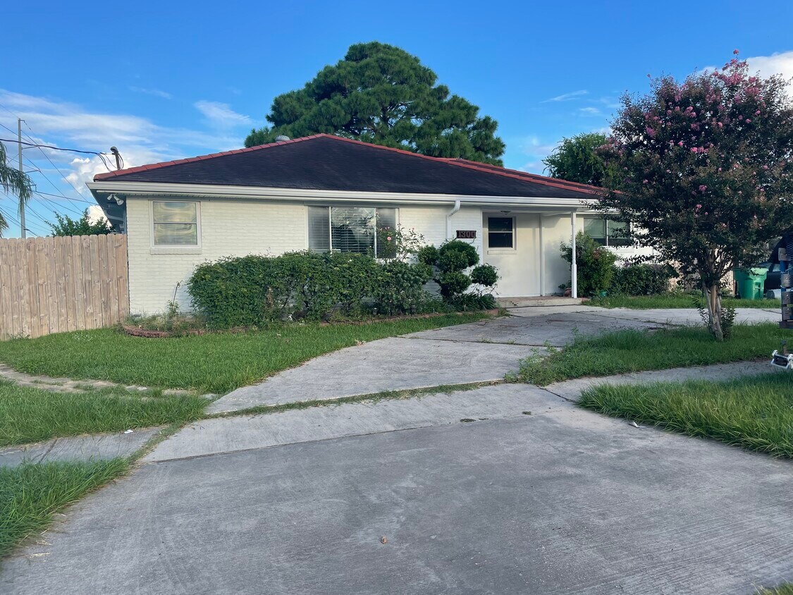 1300 Sigur Ave, Metairie, LA 70005 House Rental in Metairie, LA