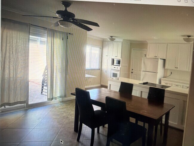 Foto del edificio - 1403 E Chalynn Ave