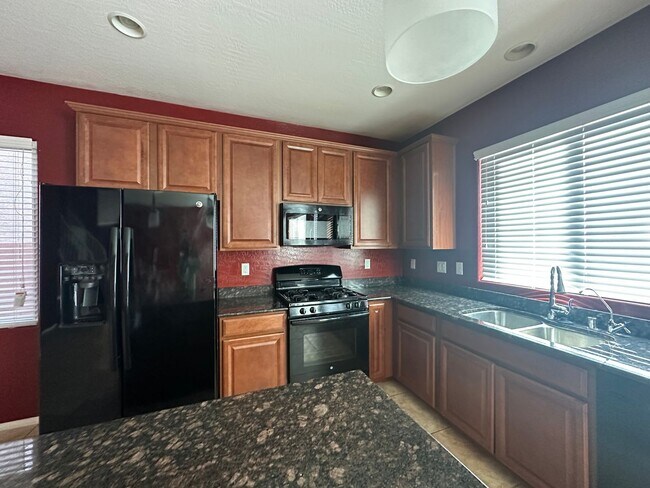 Building Photo - 3 bedroom in  Providence