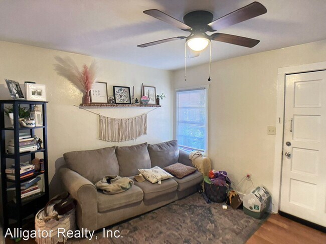 Building Photo - 2 br, 1 bath House - 819 NW 6th Avenue