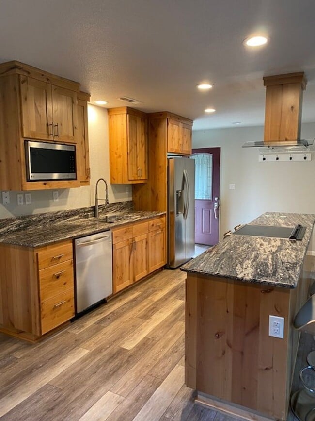 Building Photo - Nice Home in East Redding!