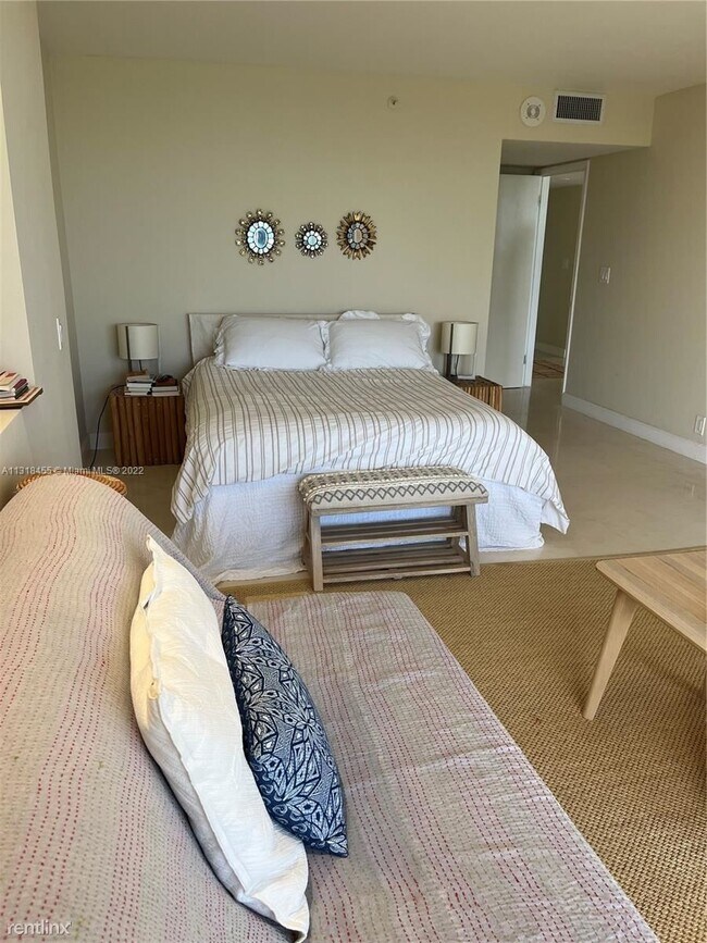 Building Photo - 2 br, 2 bath Condo - 8877 Collins Ave Apt 401
