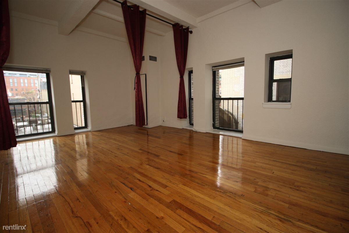 Building Photo - 160 Bleecker St