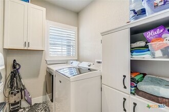 Building Photo - 281 Cibolo Way