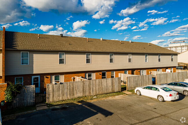 Building Photo - Holiday Townhouses