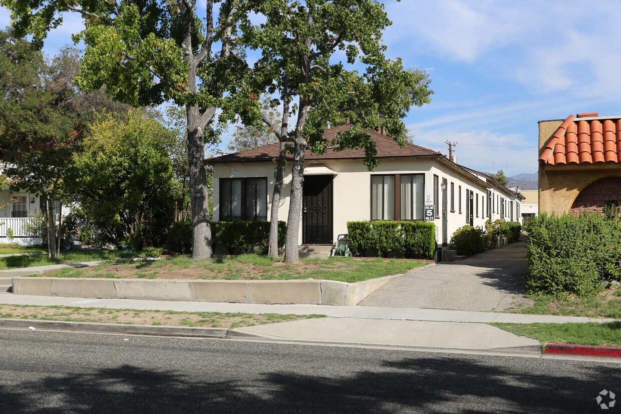 Primary Photo - 1133 E Harvard St