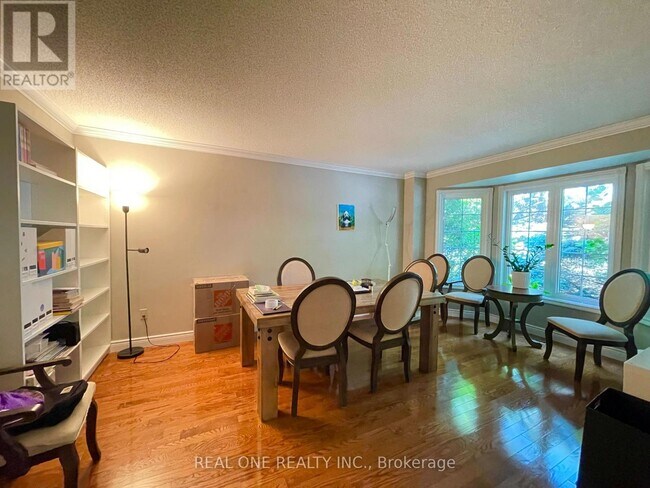 Photo du bâtiment - 1369 Mapleridge Crescent