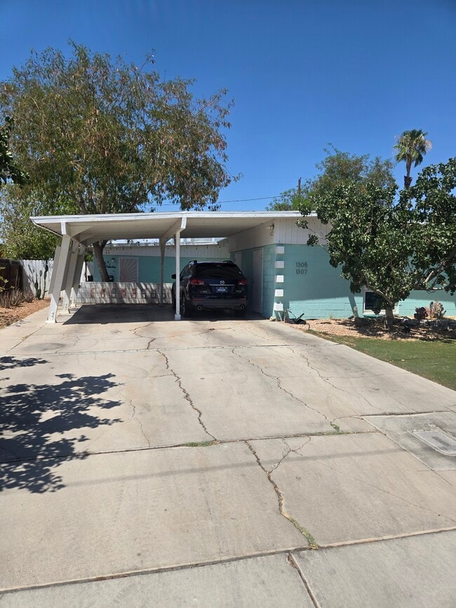 Building Photo - 1305 Phillips Ave