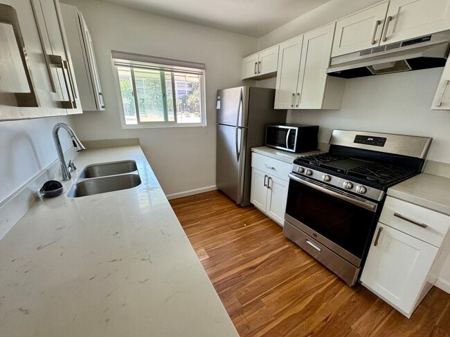 Building Photo - 275 N Oakland Ave