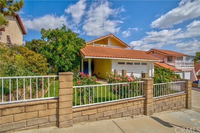 Building Photo - 916 W Bunker Hill Ave