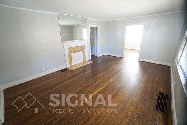 Building Photo - 1025 5th St W